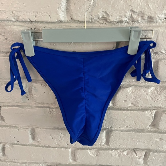 Halter string triangle bikini with ruched cinched cheeky bottoms two piece set - Picture 5 of 7